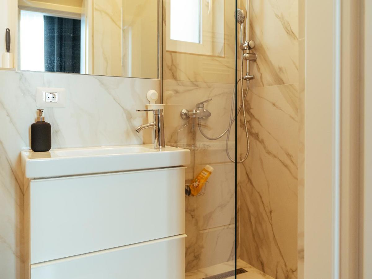 Beautiful Apartment - Top Location - Amazing Balcony Bukarest Exteriör bild