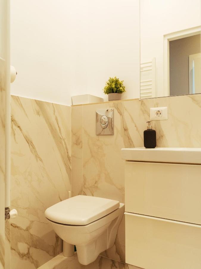 Beautiful Apartment - Top Location - Amazing Balcony Bukarest Exteriör bild